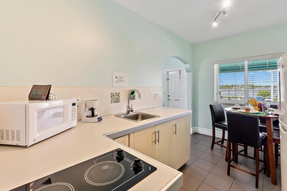 Hollywood Beachside Boutique Suites Image 13